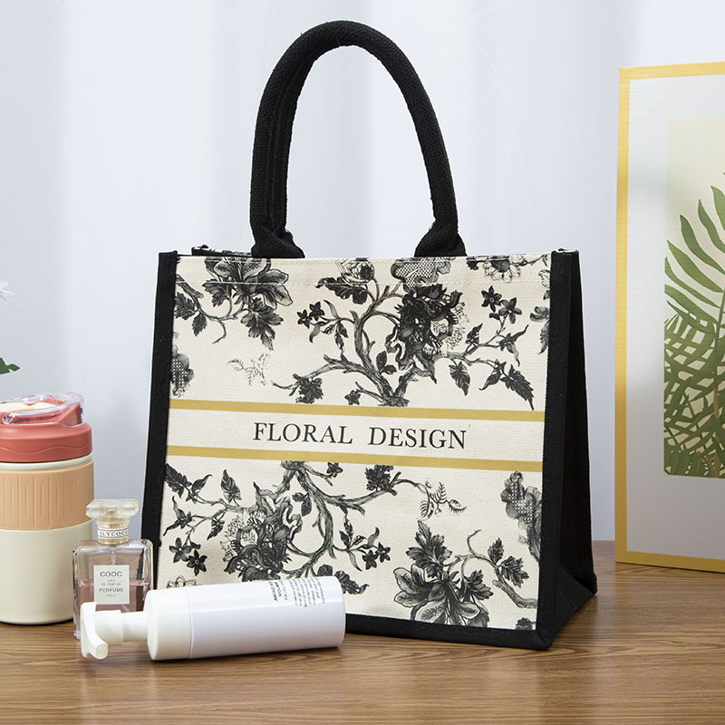 Kenapa beg tote menjadi aksesori mesti mempunyai pengguna moden?